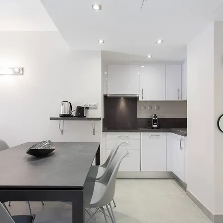 Lägenhet Carlton Area: New 2 Beds / 2 Baths *