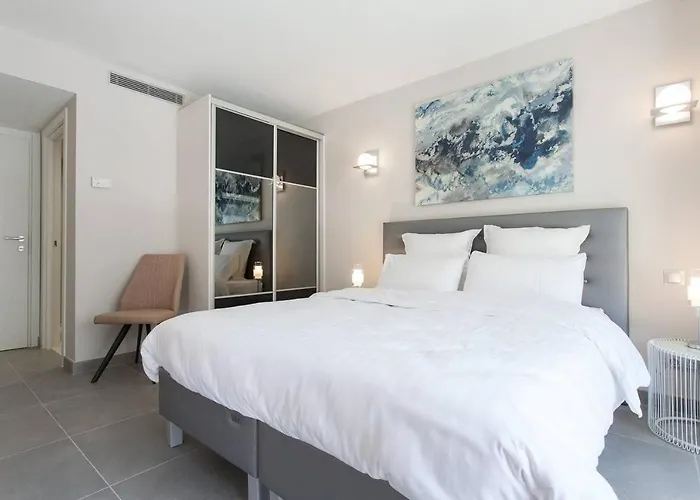 Carlton Area: New 2 Beds / 2 Baths Cannes