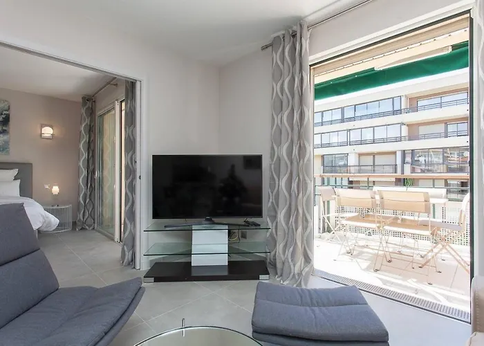 Carlton Area: New 2 Beds / 2 Baths *