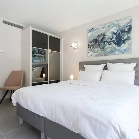 Carlton Area: New 2 Beds / 2 Baths Κάννες