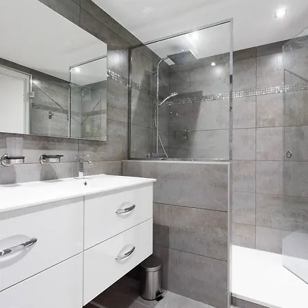 Carlton Area: New 2 Beds / 2 Baths Κάννες